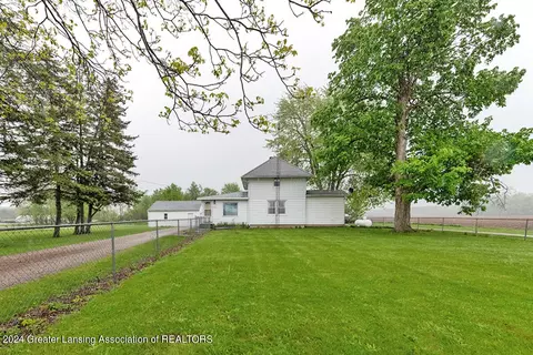 15085 Forest Hill Rd, Grand Ledge, MI 48837