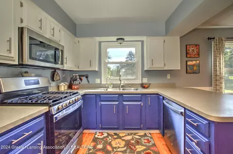 Kitchen - 4190 Beeman Rd, Williamston, MI 48895 photo 2 of 4