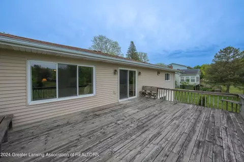 Exterior - 6733 E Galway Cir, Dimondale, MI 48821 photo 3 of 7