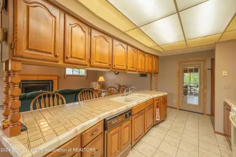 Kitchen - 6733 E Galway Cir, Dimondale, MI 48821 photo 5 of 5