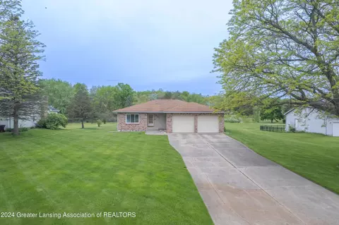 6733 E Galway Cir, Dimondale, MI 48821