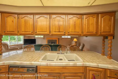Kitchen - 6733 E Galway Cir, Dimondale, MI 48821 photo 2 of 5