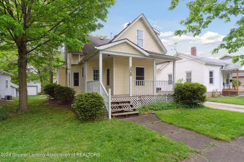 208 Wight St, Saint Johns, MI 48879