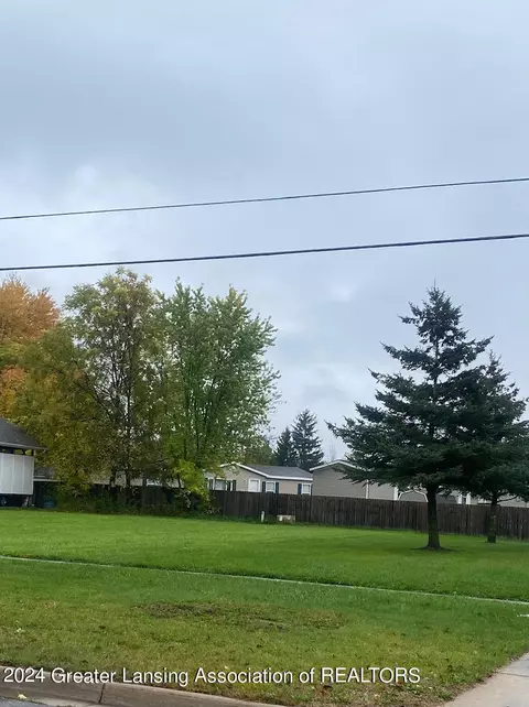 1227 W South St, Owosso, MI 48867