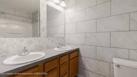 7607 Taragreen Dr, Lansing, MI 48917 photo 13