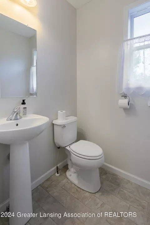 7607 Taragreen Dr, Lansing, MI 48917 photo 10