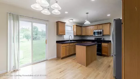 7607 Taragreen Dr, Lansing, MI 48917 photo 6