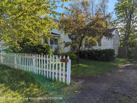 2521 2nd St, Westland, MI 48186