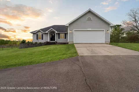 2843 Carlisle Hwy, Charlotte, MI 48813