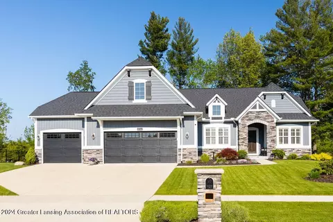 6044 Southridge Rd, East Lansing, MI 48823