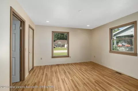 8644 Jacaranda Dr, Dimondale, MI 48821 photo 9