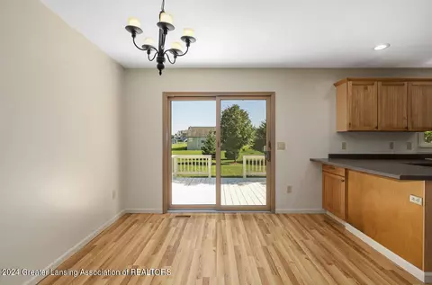 8644 Jacaranda Dr, Dimondale, MI 48821 photo 2