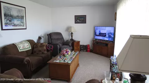 8990 E Maple Rapids Rd, Elsie, MI 48831 photo 5