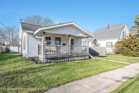 707 E Walker St, Saint Johns, MI 48879 photo 2