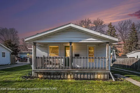 707 E Walker St, Saint Johns, MI 48879