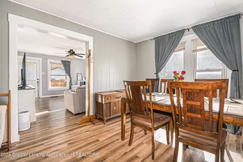 707 E Walker St, Saint Johns, MI 48879 photo 8
