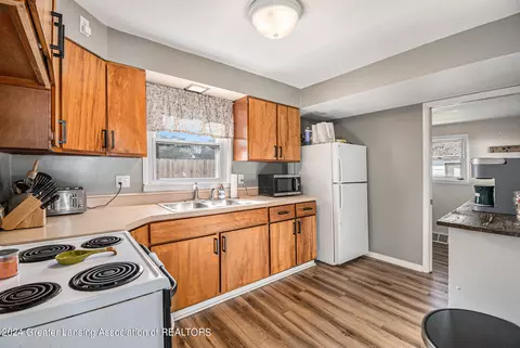 707 E Walker St, Saint Johns, MI 48879 photo 11