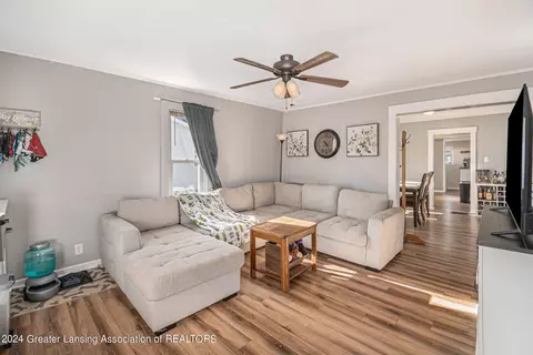 707 E Walker St, Saint Johns, MI 48879 photo 7