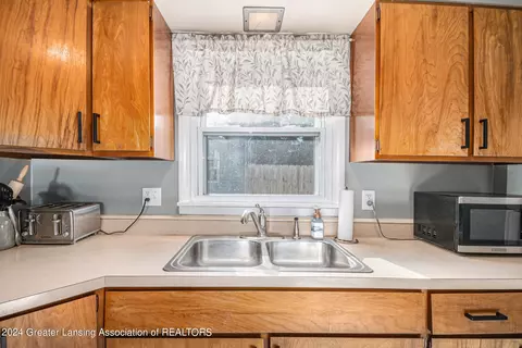 707 E Walker St, Saint Johns, MI 48879 photo 12