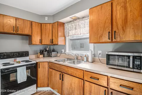 707 E Walker St, Saint Johns, MI 48879 photo 13