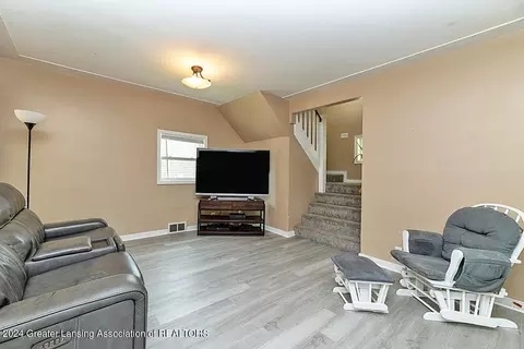 608 E State St, Saint Johns, MI 48879 photo 5