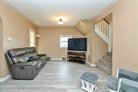 608 E State St, Saint Johns, MI 48879 photo 4
