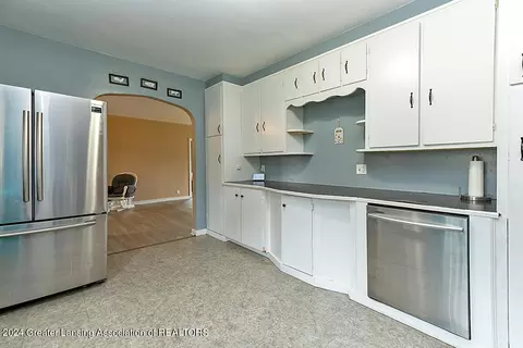608 E State St, Saint Johns, MI 48879 photo 9