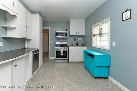 608 E State St, Saint Johns, MI 48879 photo 7