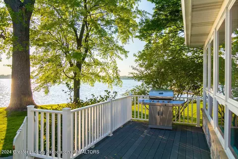 Exterior - 6031 E Lake Dr, Haslett, MI 48840 photo 4 of 5