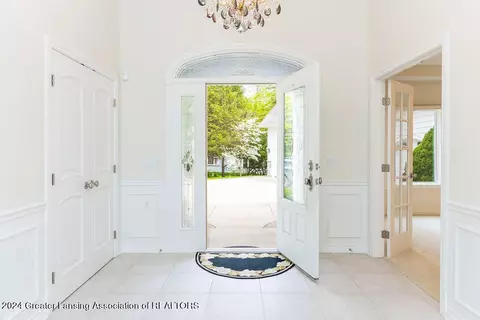 Entry Way - 6031 E Lake Dr, Haslett, MI 48840 photo 3 of 9