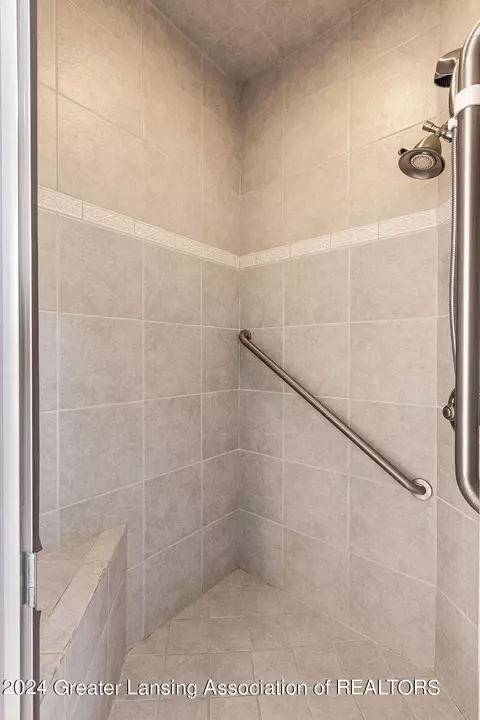 Bath - 6031 E Lake Dr, Haslett, MI 48840 photo 6 of 8