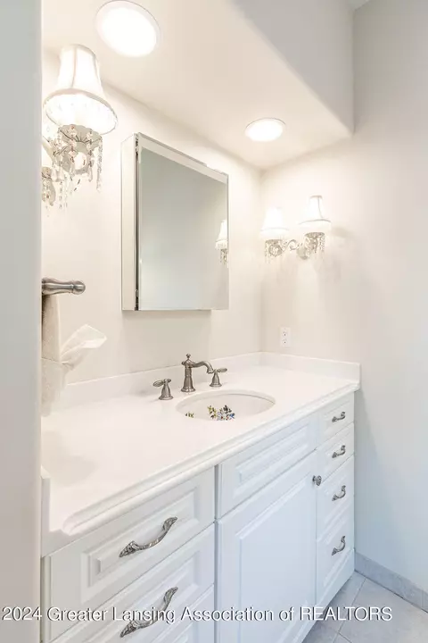 Bath - 6031 E Lake Dr, Haslett, MI 48840 photo 7 of 8