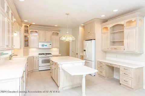 Kitchen - 6031 E Lake Dr, Haslett, MI 48840 photo 1 of 6
