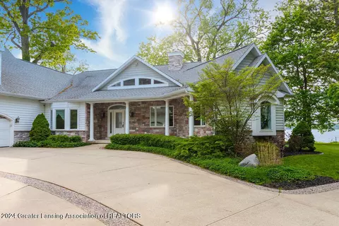 Exterior - 6031 E Lake Dr, Haslett, MI 48840 photo 2 of 5