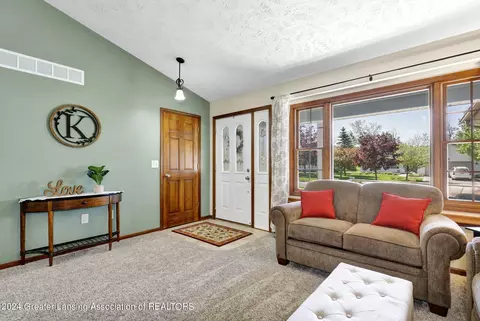 727 Fieldview Dr, Grand Ledge, MI 48837 photo 4
