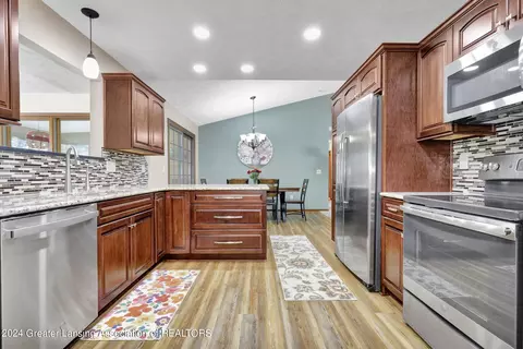 727 Fieldview Dr, Grand Ledge, MI 48837 photo 9