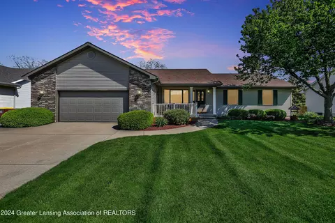 727 Fieldview Dr, Grand Ledge, MI 48837