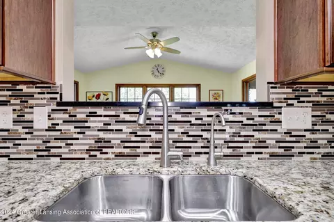 727 Fieldview Dr, Grand Ledge, MI 48837 photo 11