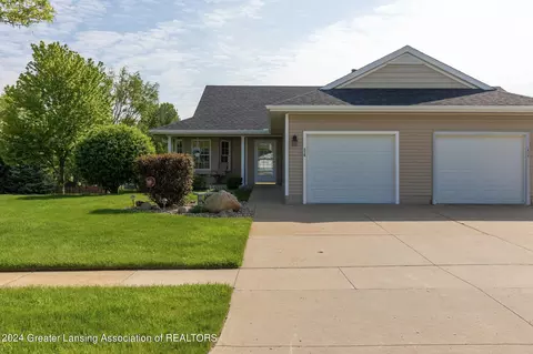 916 Randy Ln #8, Saint Johns, MI 48879