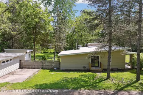 Exterior - 10 E Sherwood Rd, Williamston, MI 48895 photo 17 of 24