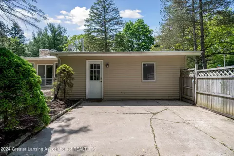 Exterior - 10 E Sherwood Rd, Williamston, MI 48895 photo 4 of 24