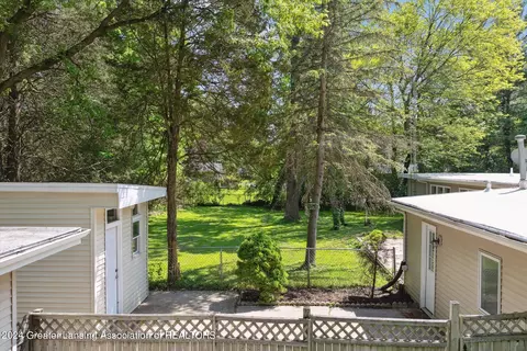 Exterior - 10 E Sherwood Rd, Williamston, MI 48895 photo 20 of 24