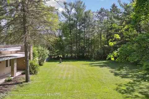 Exterior - 10 E Sherwood Rd, Williamston, MI 48895 photo 19 of 24