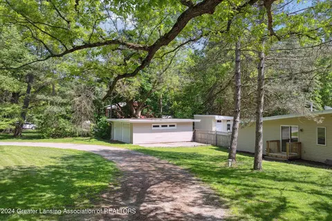 Exterior - 10 E Sherwood Rd, Williamston, MI 48895 photo 23 of 24