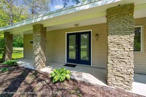 Exterior - 10 E Sherwood Rd, Williamston, MI 48895 photo 2 of 24