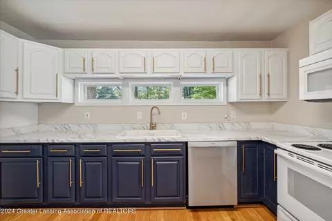 Kitchen - 10 E Sherwood Rd, Williamston, MI 48895 photo 2 of 4