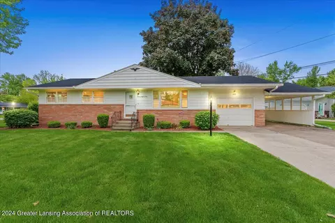 2801 Delta River Dr, Lansing, MI 48906