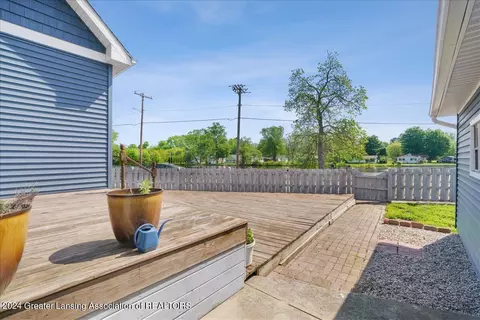 Exterior - 108 E Broad St, Eaton Rapids, MI 48827 photo 5 of 8