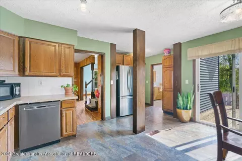 Entry Way - 108 E Broad St, Eaton Rapids, MI 48827 photo 3 of 4