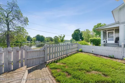 Exterior - 108 E Broad St, Eaton Rapids, MI 48827 photo 6 of 8